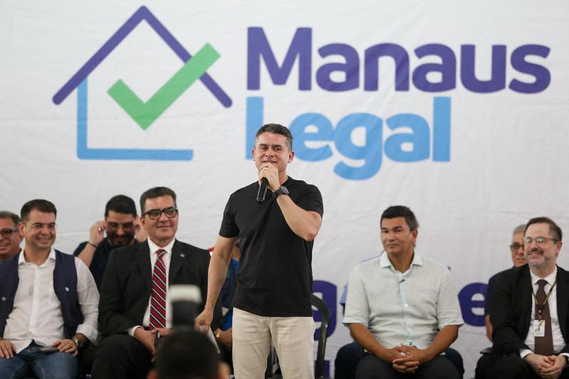 David Almeida entrega 400 registros de imóveis e marca maior avanço da regularização fundiária no Santa Luzia