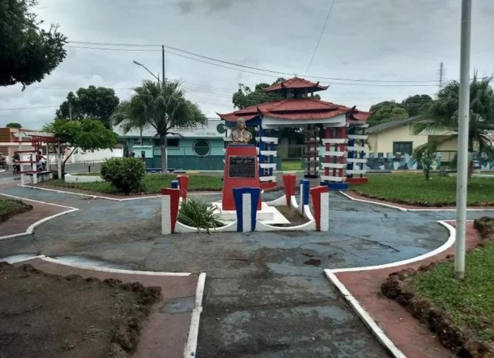 Julvan Medeiros cobra na tribuna a revitalização da Praça Tsukasa Uetyzuka, em Parintins