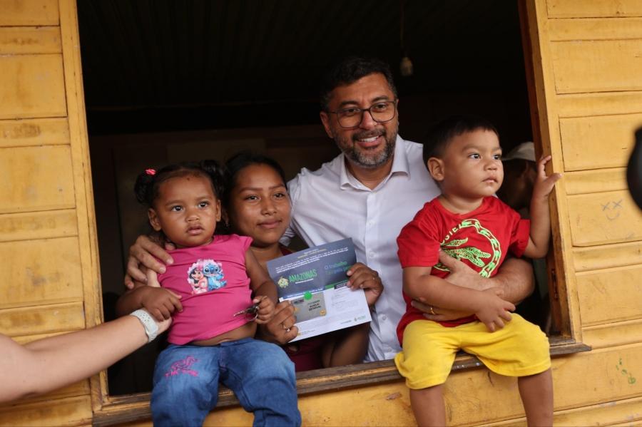 Wilson Lima entrega 800 cartões do Auxílio Estadual e reforça ações sociais em Autazes