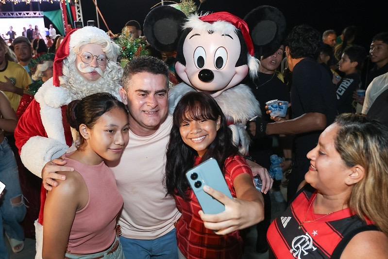 David Almeida entrega balsa natalina e leva o maior Natal flutuante da história a 45 comunidades ribeirinhas