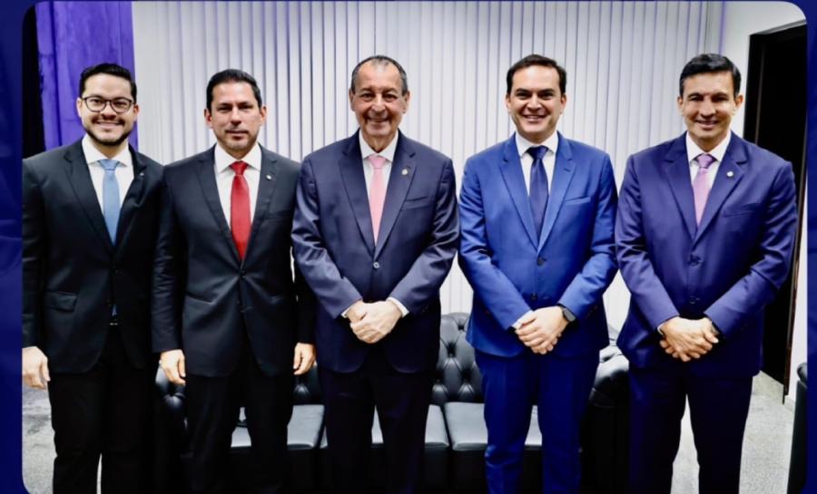 Aeroporto de Parintins entra na pauta de Mateus Assayag em Brasília