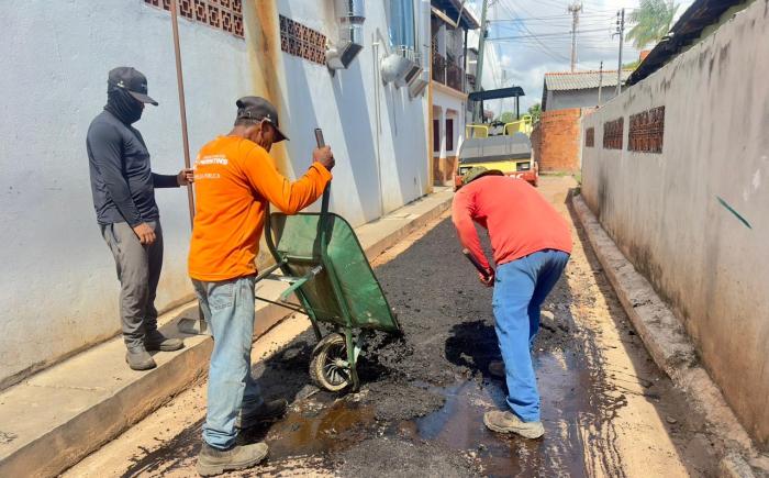 Parintins intensifica manutenção viária e acelera ações em áreas prioritárias