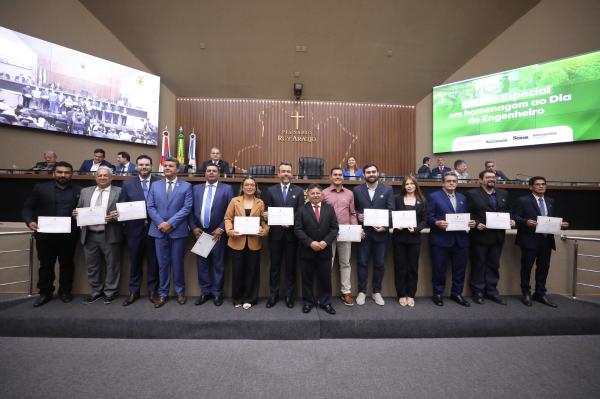 Crea-AM homenageia profissionais do Implurb no Dia do Engenheiro