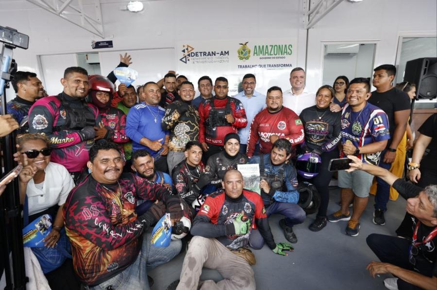 Wilson Lima entrega primeiro Pit Stop do Motociclista Legal em Manaus