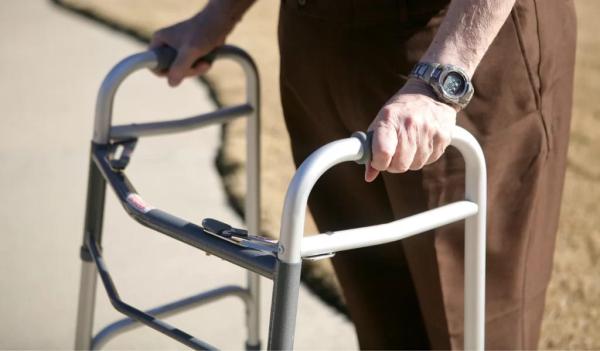 Márcia Baranda apresenta proposta para ampliar acesso a tecnologias assistivas na terceira idade