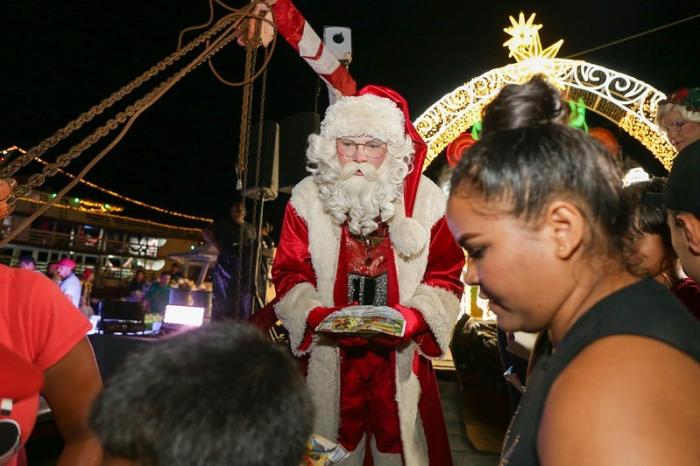 ‘Natal nas Águas’ leva assistência e presentes natalinos a 300 famílias ribeirinhas de Manaus