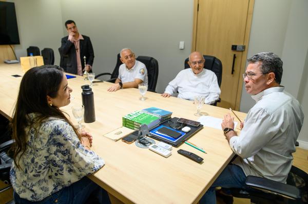 Tadeu de Souza ressalta união entre Estado e Igreja Católica para expansão das políticas sociais