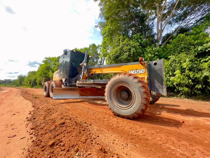 Prefeitura de Parintins avança na recuperação de estradas vicinais na região do Zé Açu
