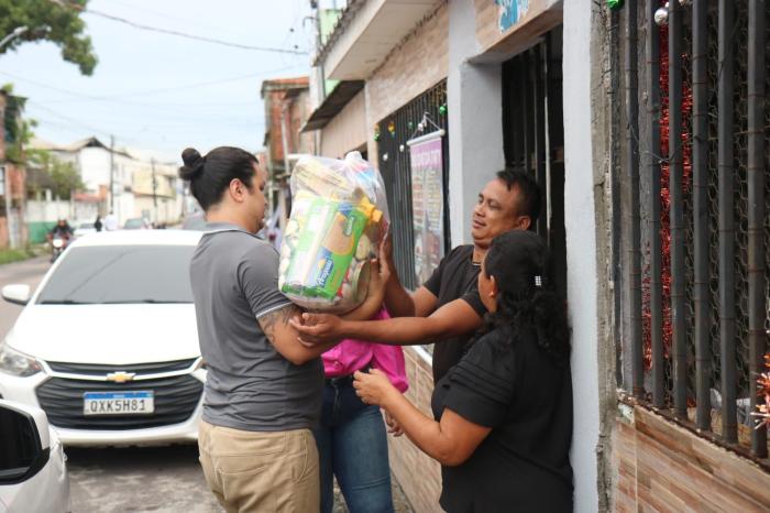 Prefeitura leva Ação Cidadã ‘Eu Amo Parintins’ a parintinenses atendidos em Manaus