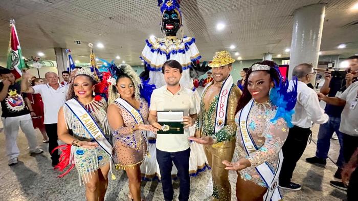 Kamélia chega a Manaus e abre oficialmente o Carnaval 2026 com entrega simbólica da chave da cidade