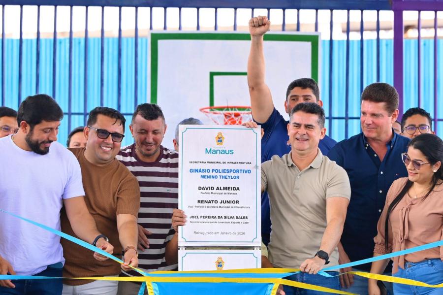 David Almeida inaugura ginásio poliesportivo Menino Theylor na zona Leste de Manaus