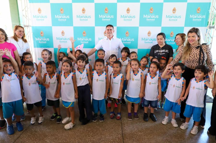 David Almeida entrega 100% das salas de aula climatizadas e transforma a educação de Manaus