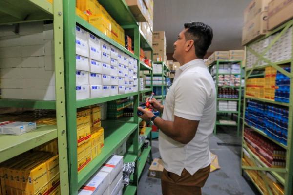 Prefeitura de Parintins investe R$10 milhões e reforça abastecimento de medicamentos pela CAF
