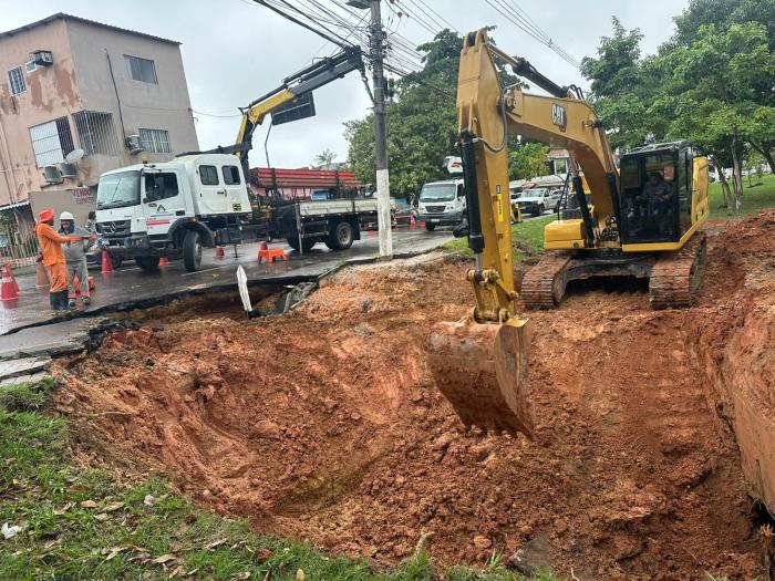 Rede de drenagem na avenida Brasil é recuperada pela Prefeitura de Manaus