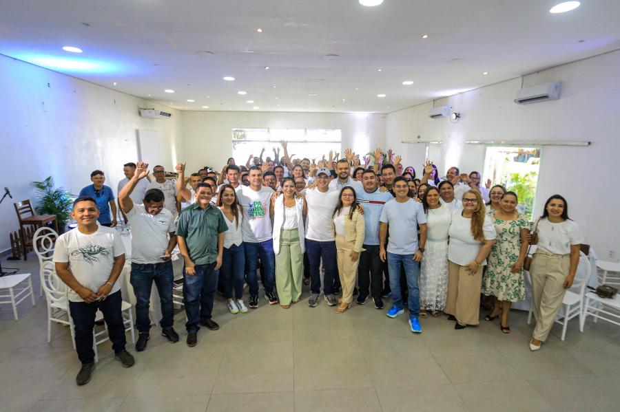 Mateus Assayag e Saullo Vianna participam encontro com educadores de Parintins