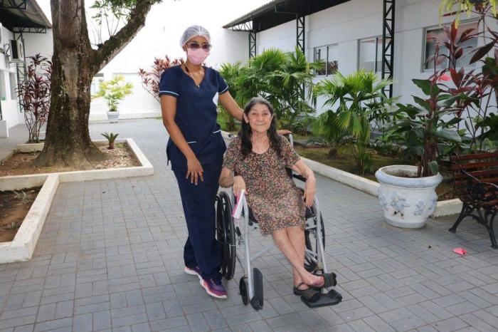 Prefeitura de Manaus lança curso gratuito para cuidadores de idosos