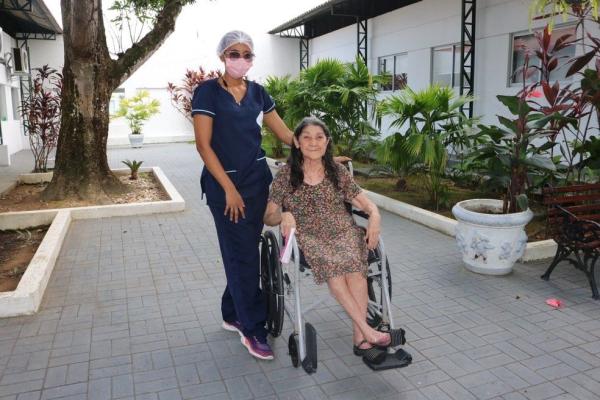 Prefeitura de Manaus lança curso gratuito para cuidadores de idosos