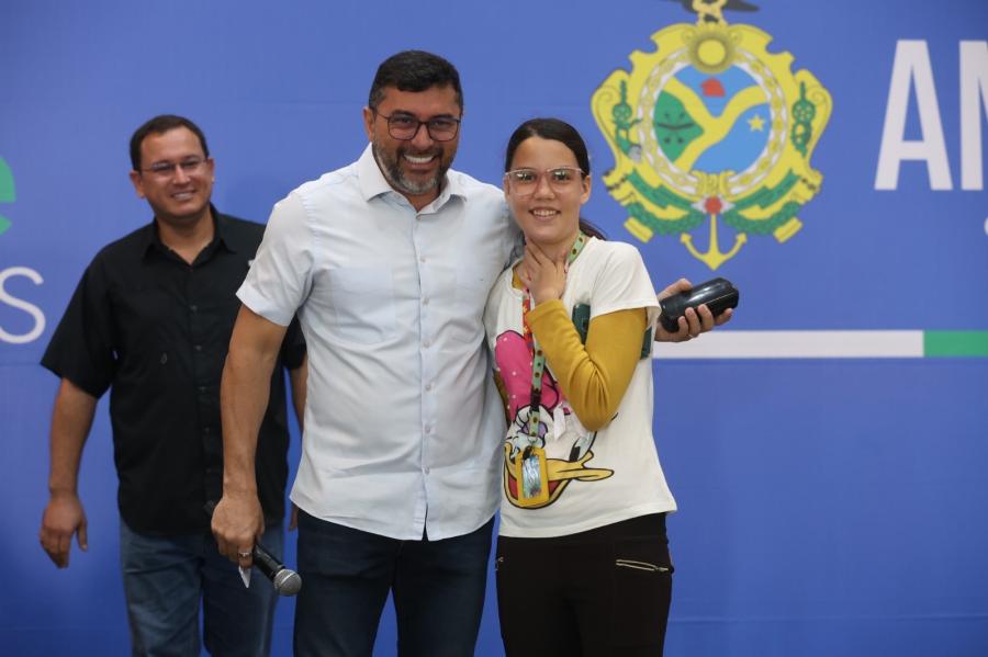 Wilson Lima dá continuidade a mutirão oftalmológico e entrega 3 mil óculos a pacientes em Manaus