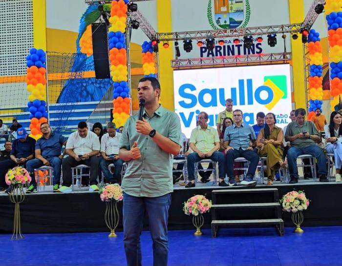 Saullo Vianna marca presença na abertura do ano letivo em Parintins e reforça apoio à educação