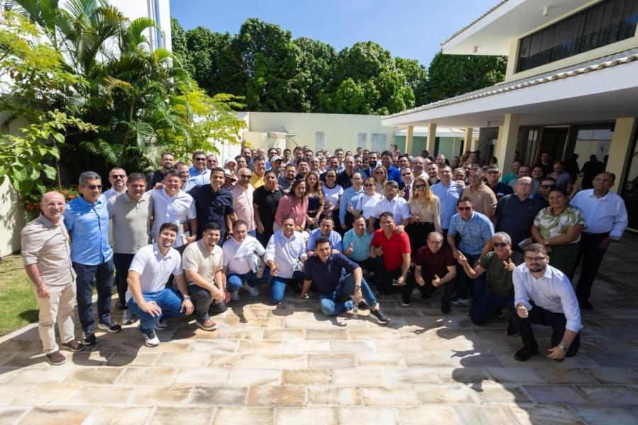 Omar recebe lideranças da capital e do interior do Amazonas em apoio à pré-candidatura