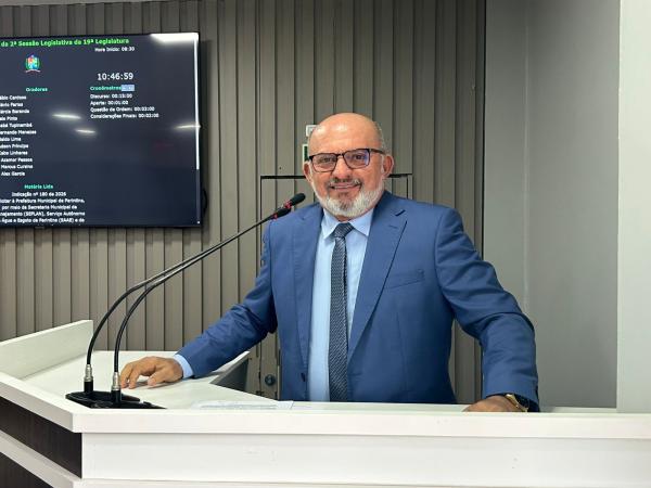 Cabo Linhares solicita ampliação de assistentes sociais na rede municipal de ensino