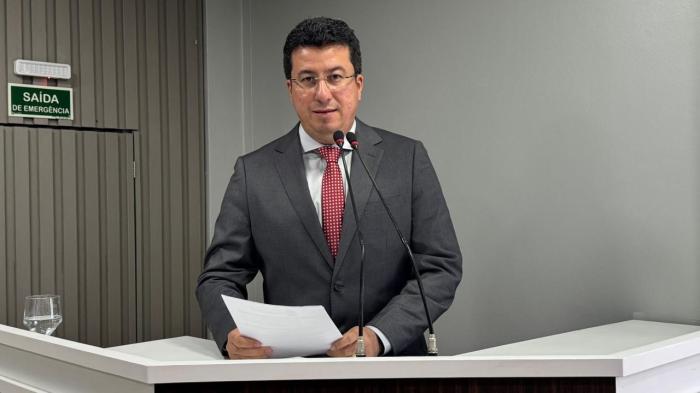 Fábio Cardoso apresenta projeto para agilizar atendimento à saúde da mulher em Parintins