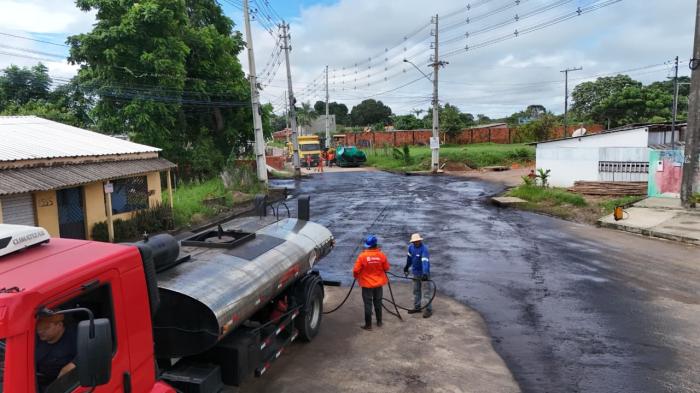 Prefeitura de Parintins leva asfaltamento ao trecho que liga Estrada Eduardo Braga à rua Massaranduba
