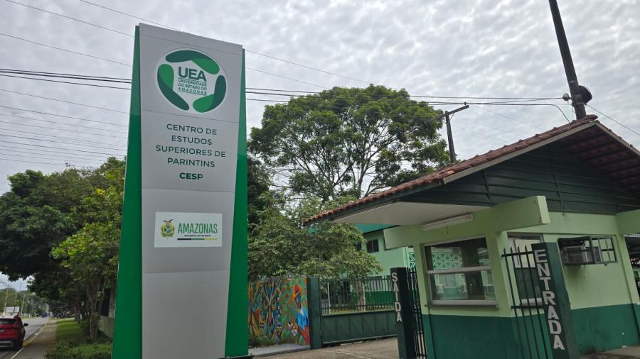 UEA abre seletivo com 3 vagas para professor em Parintins com remuneração de até R$ 9,3 mil