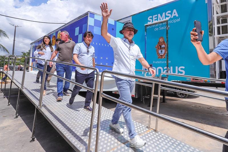 David Almeida entrega UBS Móvel e reforça atendimento de saúde básica