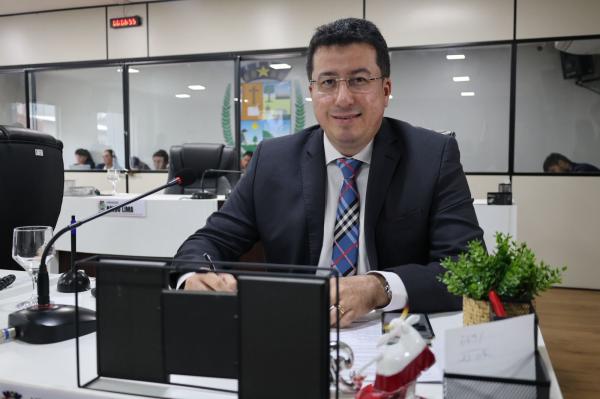 Fábio Cardoso solicita obras de infraestrutura e saneamento na comunidade Samaria, em Parintins