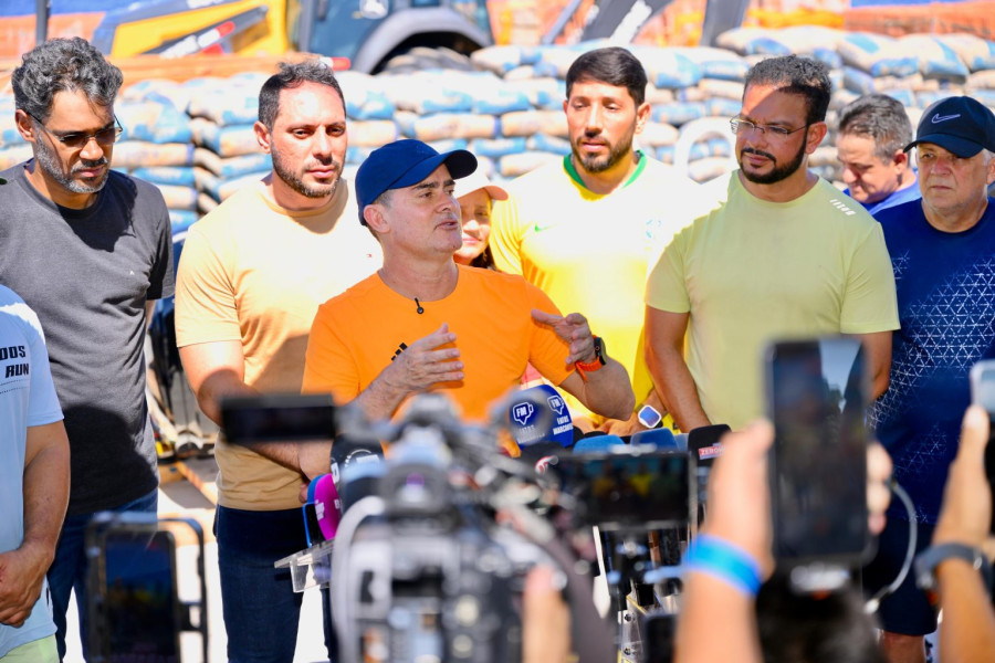 David Almeida anuncia fim das escolas de madeira na zona rural de Manaus até novembro e entrega materiais