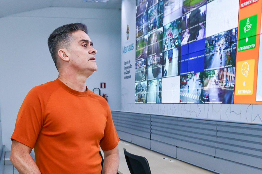 David Almeida coordena ações após chuva de 160 mm provocar 114 ocorrências em Manaus