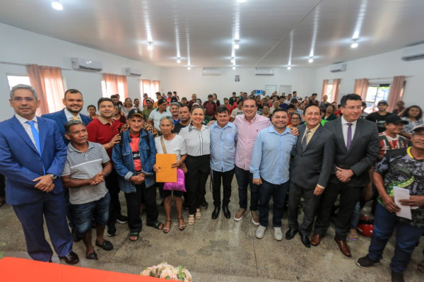 Prefeitura de Parintins entrega 41 títulos de terra e marca novo começo para famílias