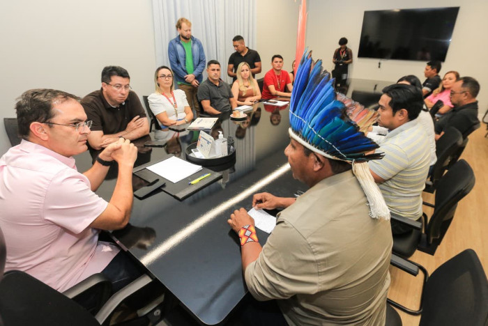 Fábio Cardoso articula reunião com Mateus Assayag para reforçar assistência a comunidades indígenas em Parintins