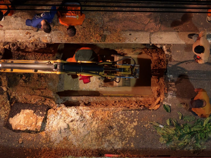 Ação rápida: Prefeitura restabelece drenagem na Djalma Batista durante a noite