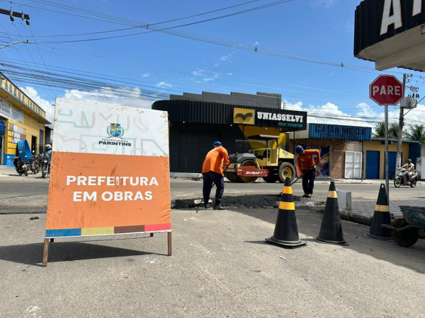 Prefeitura intensifica recuperação asfáltica e acelera melhorias em Parintins