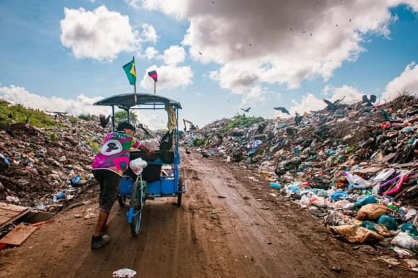 Márcia Baranda solicita implantação de aterro sanitário adequado em Parintins
