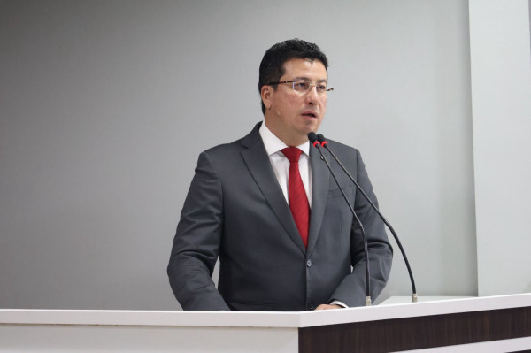 Fábio Cardoso solicita viatura para o IML de Parintins