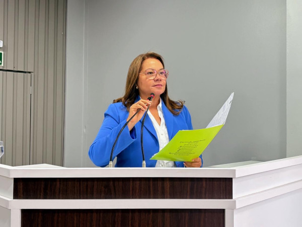 Márcia Baranda cobra solução para falta de sinal e pede antena no Uaicurapá