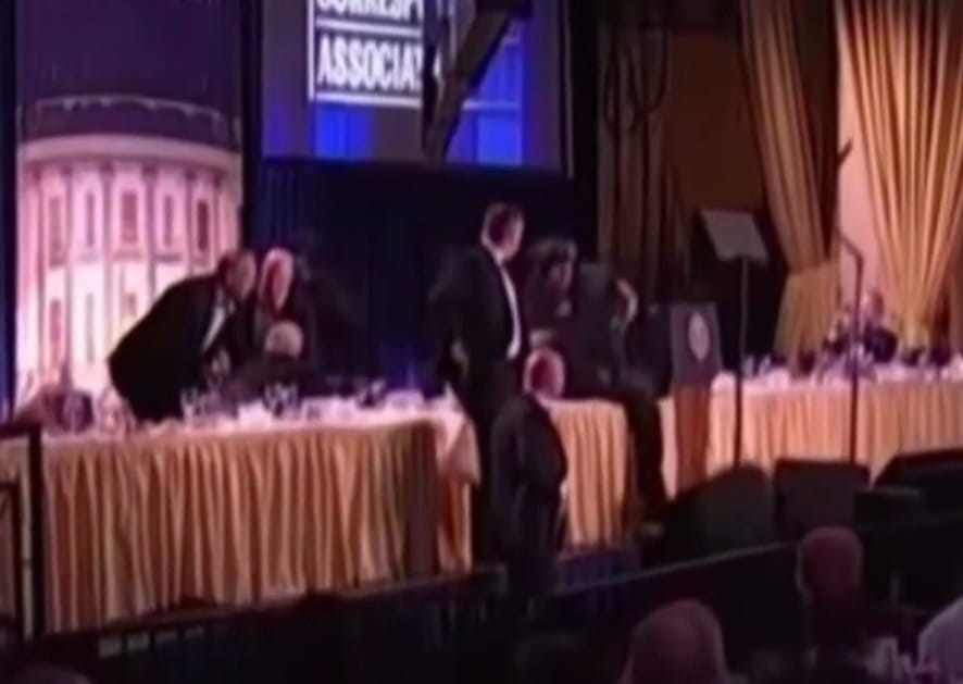 VIDEO: Disparos interrompem evento com Donald Trump em Washington; suspeito é detido