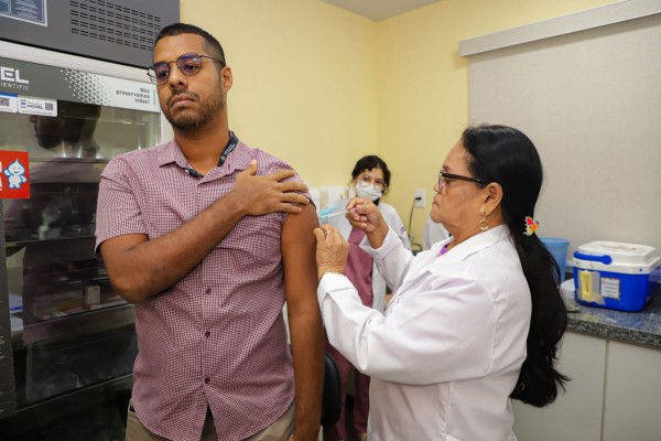 Copa do Mundo: Prefeitura de Manaus alerta para vacinas e certificado internacional obrigatório