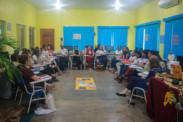 Parintins recebe educadores do Baixo Amazonas em formação sobre leitura e escrita