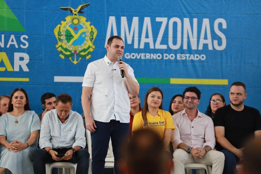 Roberto Cidade entrega 800 títulos definitivos na zona norte de Manaus