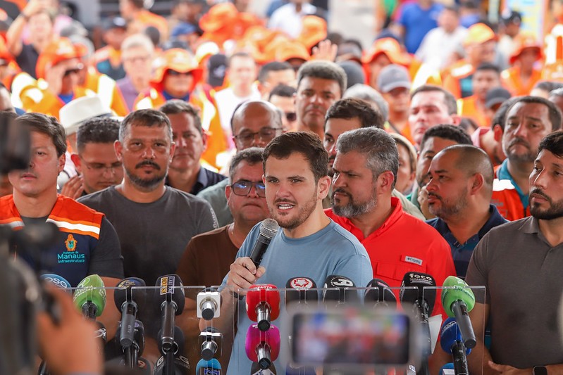 Renato Junior lança operação ‘Tapa-Buracos’ com 21 frentes de obras em Manaus