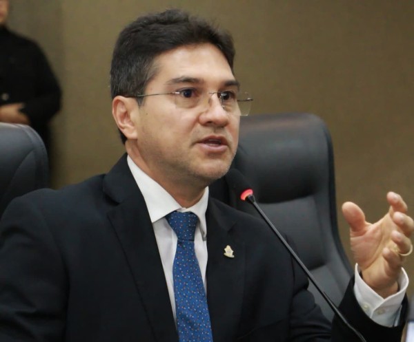 Jander Lobato ultrapassa 100 proposituras com ações em infraestrutura e inclusão em Manaus