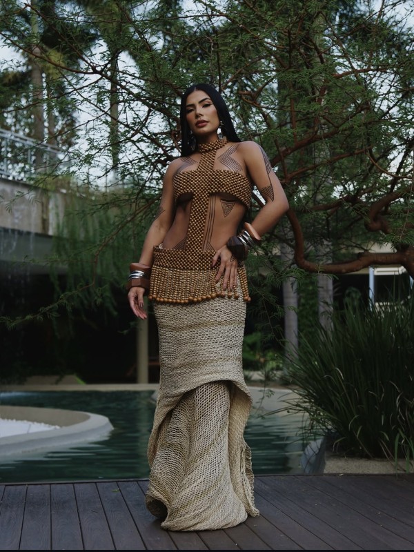 Ex-BBB26 Marciele Albuquerque impressiona com look ‘Amazônia Futurista’ e viraliza nas redes