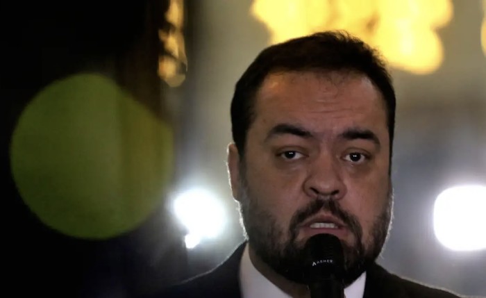 Ex-governador do RJ Cláudio Castro é alvo da PF em operação contra grupo do setor de combustíveis