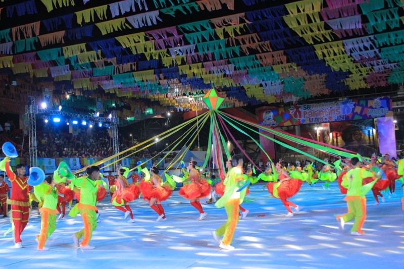 Parintins abre temporada folclórica com festival de quadrilhas, danças e bois mirins