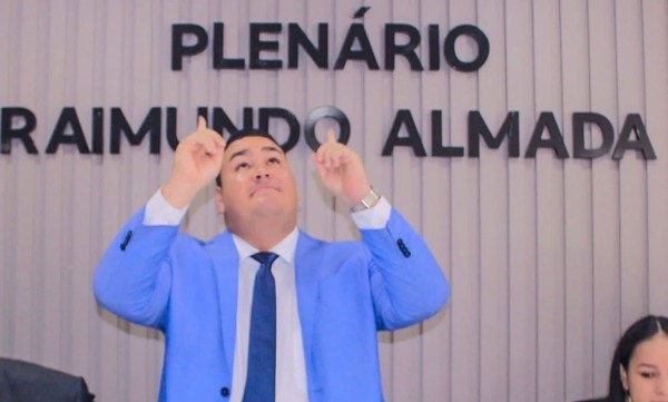 TCE-AM aprova contas da Câmara de Parintins na gestão de Alex Garcia