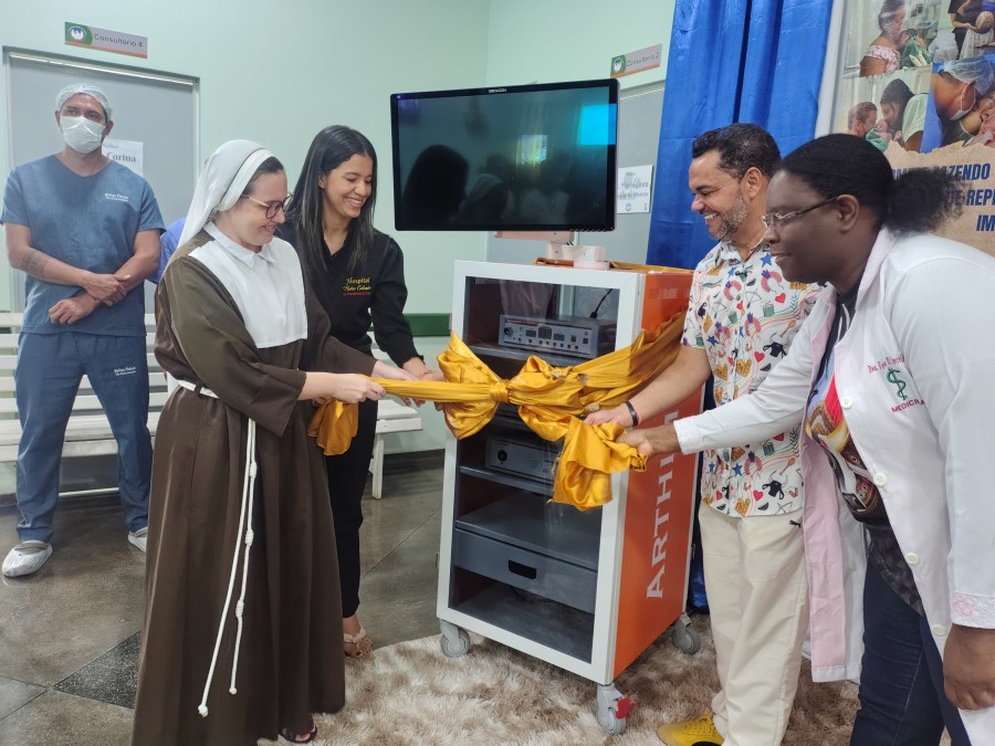Rozenha entrega torre de videocirurgia ao Hospital Padre Colombo em Parintins